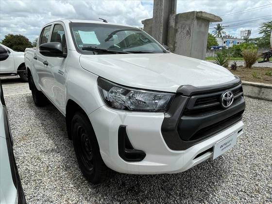 TOYOTA HILUX 2.8 D-4D TURBO DIESEL CD POWER PACK 4X4 MANUAL TOYOTA HILUX 2.8 D-4D TURBO DIESEL CD POWER PACK 4X4 MANUAL